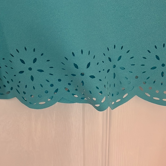 Top with cut out design in sleeves and bottom - Picture 3 of 3